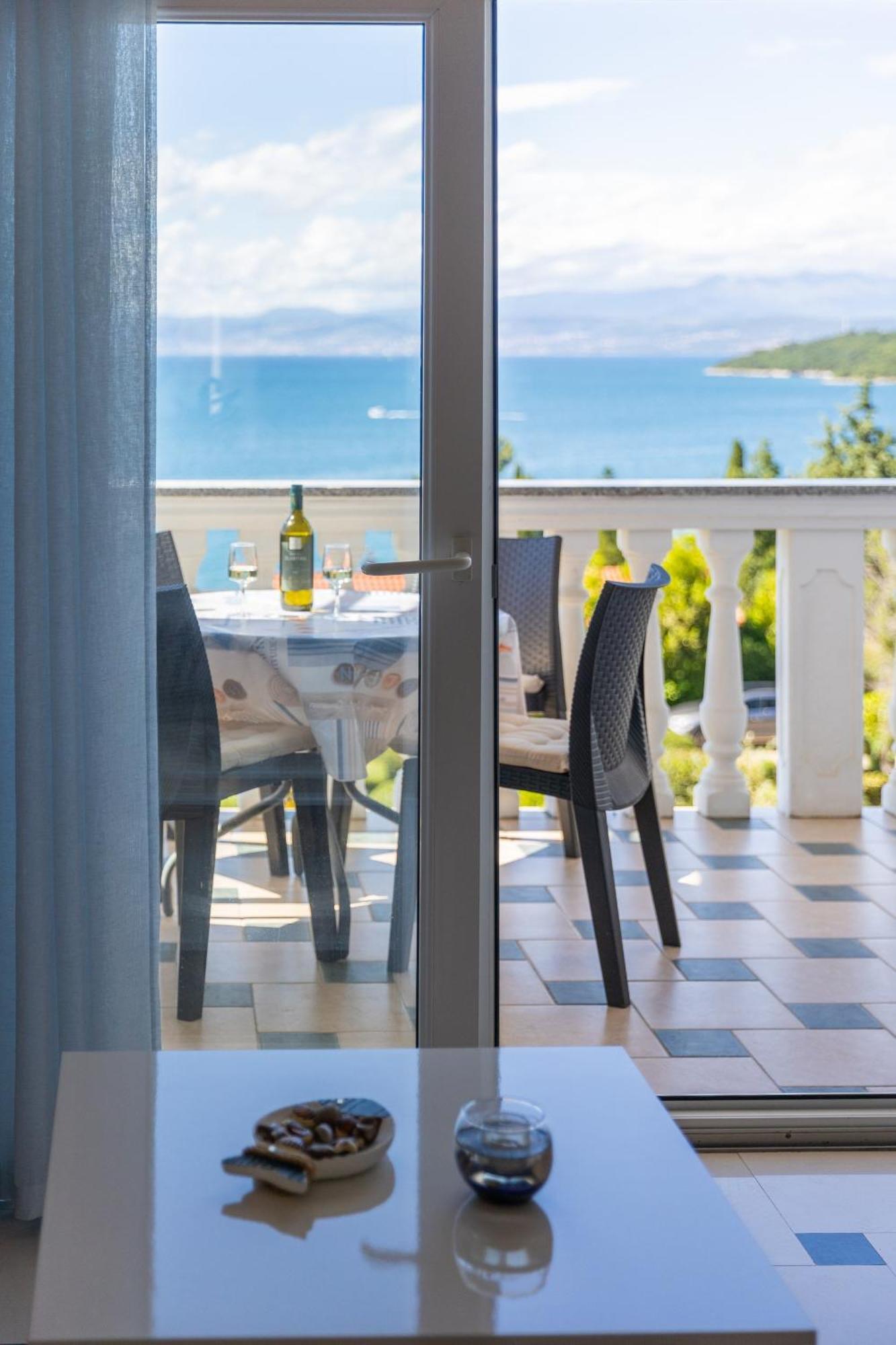 Apartments By The Sea Njivice, Krk - 5296 חדר תמונה